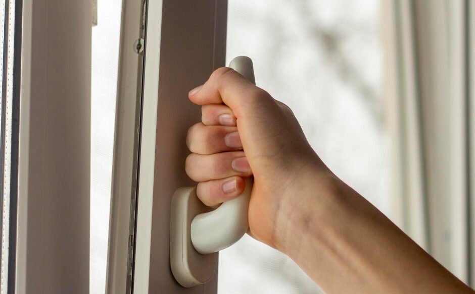 Hand opening Windox window